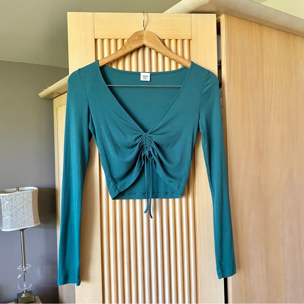Aritzia Teal Long Sleeve Ruched Front Crop Top